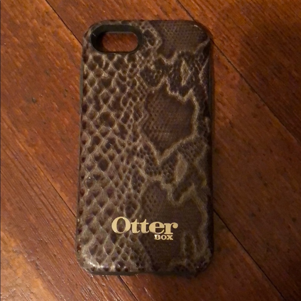 Limited edition IPhone 7 OtterBox case🐍🦎